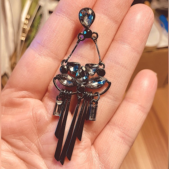 Costume Earrings in Art Deco Style - Picture 2 of 2